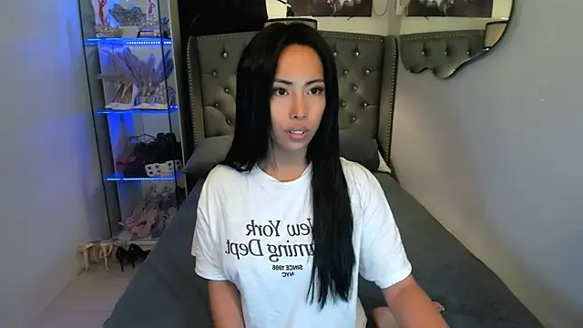 reighnempress online show from April 18, 1:08 am