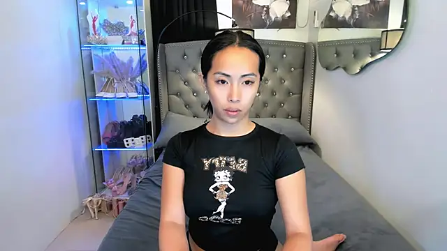 reighnempress online show from March 27, 2:09 am