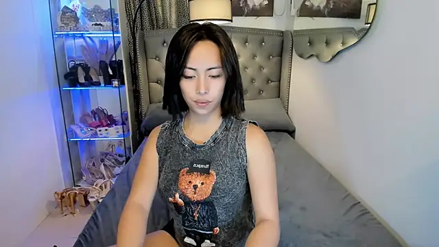 reighnempress online show from November 8, 3:32 am