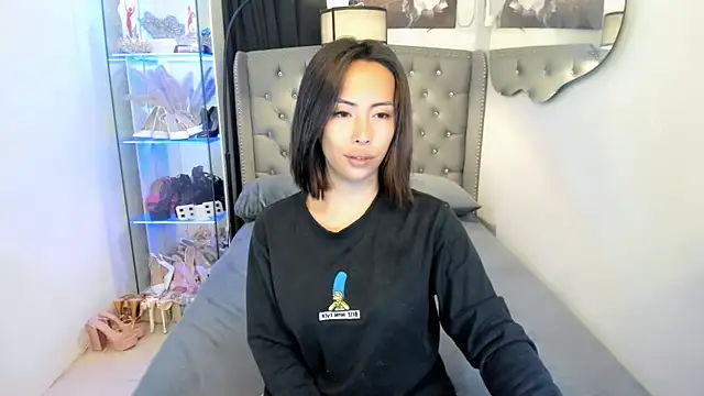 reighnempress online show from February 20, 1:13 am