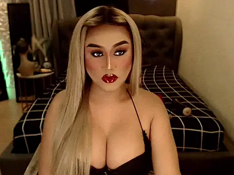 MISTRESS OF EVILCUMxx online show from January 8, 8:15 pm