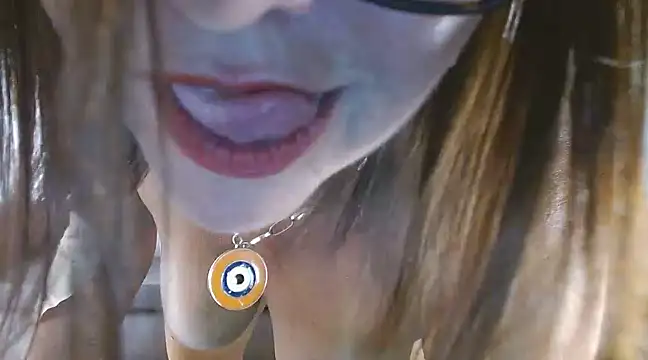 Snapshot of Linda1975 chatting on March 8, 5:22 pm Linda1975 online show from March 8, 5:22 pm