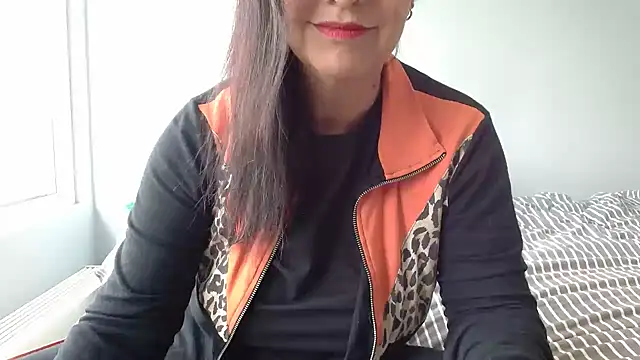 Snapshot of Linda1975 chatting on June 15, 12:05 pm Linda1975 online show from June 15, 12:05 pm