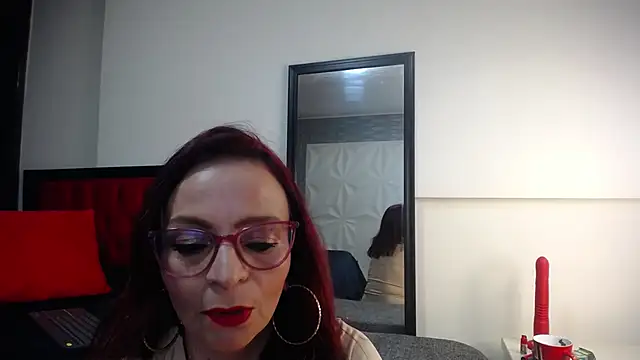 Snapshot of Miss_ellien chatting on October 9, 3:07 am Miss ellien online show from October 9, 3:07 am