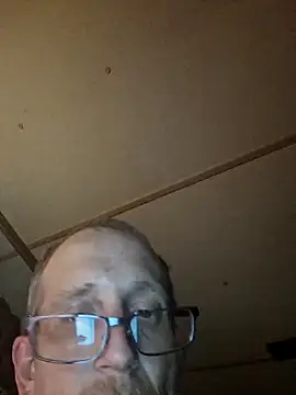 Snapshot of Wyley@xh chatting on October 5, 5:42 am Wyleyxh online show from October 5, 5:42 am