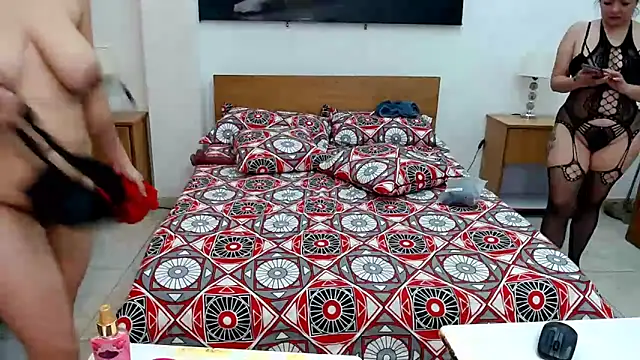 MaloryAndLuna online show from February 10, 12:04 pm