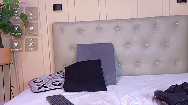 nicol snow online show from March 25, 7:35 pm