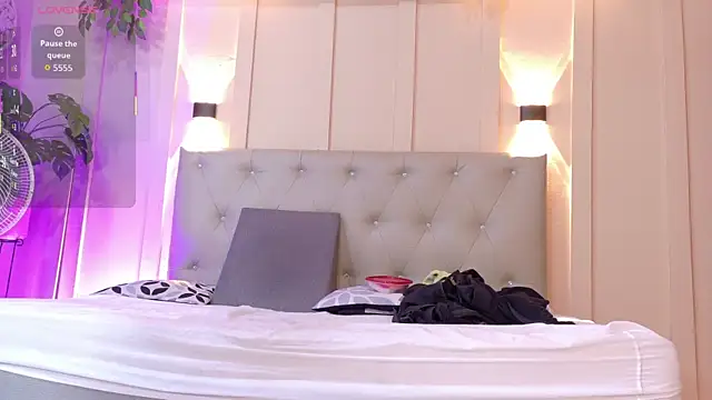 nicol snow online show from November 9, 1:37 pm