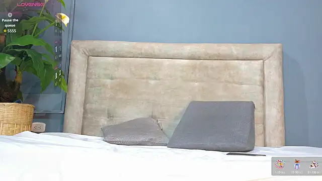 nicol snow online show from February 5, 1:18 pm