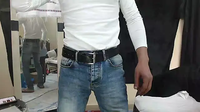 Snapshot of highguy chatting on January 6, 8:57 am highguy online show from January 6, 8:57 am