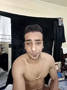 Snapshot of highguy chatting on February 25, 11:37 pm highguy online show from February 25, 11:37 pm