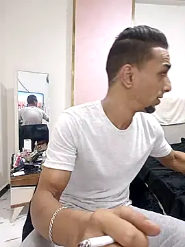 Snapshot of highguy chatting on October 1, 2:49 am highguy online show from October 1, 2:49 am
