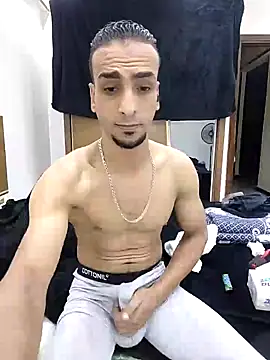 Snapshot of highguy chatting on September 25, 3:34 am highguy online show from September 25, 3:34 am