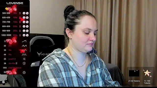 Snapshot of AlanaBrox chatting on November 17, 11:53 pm AlanaBrox online show from November 17, 11:53 pm