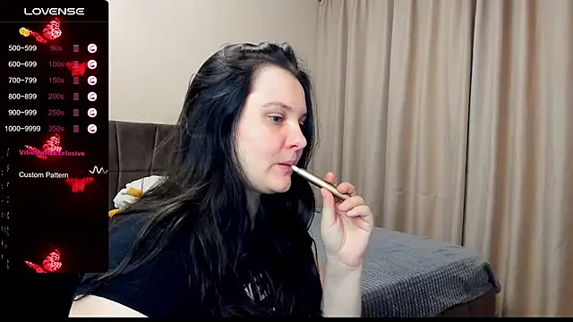 Snapshot of AlanaBrox chatting on October 31, 3:19 pm AlanaBrox online show from October 31, 3:19 pm