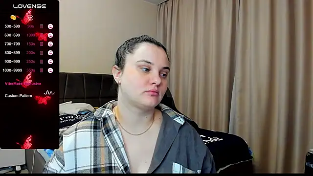 Snapshot of AlanaBrox chatting on October 2, 9:18 pm AlanaBrox online show from October 2, 9:18 pm