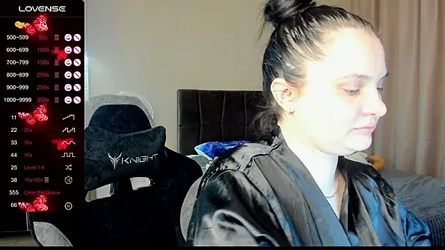 Snapshot of AlanaBrox chatting on November 5, 12:14 am AlanaBrox online show from November 5, 12:14 am