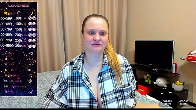 Snapshot of AlanaBrox chatting on December 8, 12:46 am AlanaBrox online show from December 8, 12:46 am