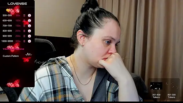 Snapshot of AlanaBrox chatting on November 9, 1:59 pm AlanaBrox online show from November 9, 1:59 pm