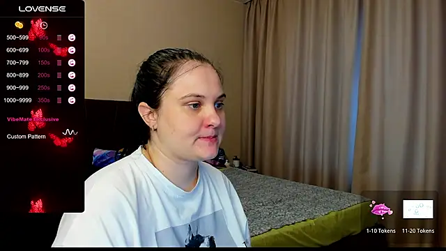 Snapshot of AlanaBrox chatting on October 28, 9:08 am AlanaBrox online show from October 28, 9:08 am