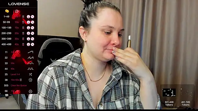 Snapshot of AlanaBrox chatting on November 17, 11:47 am AlanaBrox online show from November 17, 11:47 am