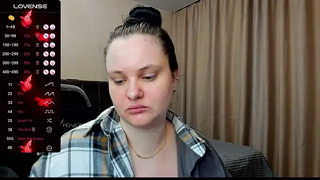 Snapshot of AlanaBrox chatting on December 16, 12:37 am AlanaBrox online show from December 16, 12:37 am