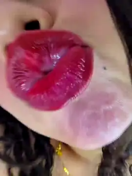 miafresa hot online show from December 13, 11:44 pm