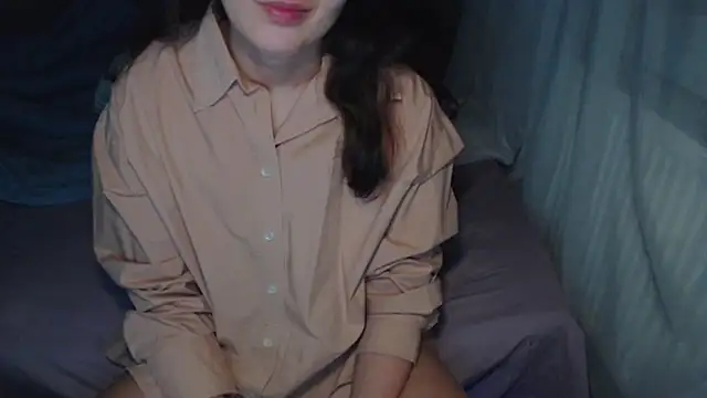 LoraPreston online show from November 4, 8:45 pm