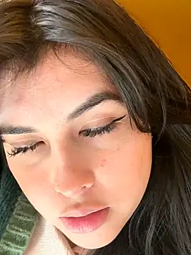 Alyaa s online show from October 25, 9:48 pm