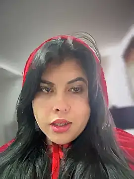 Alyaa s online show from October 31, 6:15 pm