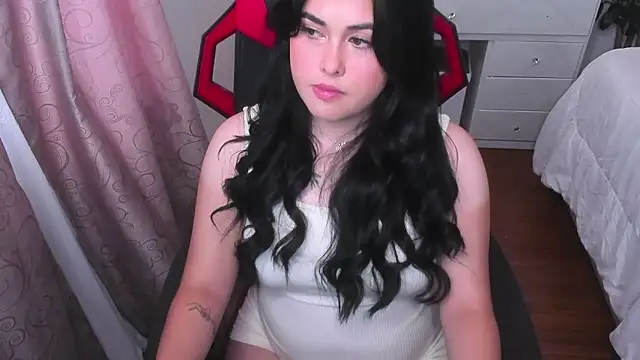 Snapshot of Alyaa_s chatting on February 10, 7:24 pm Alyaa s online show from February 10, 7:24 pm