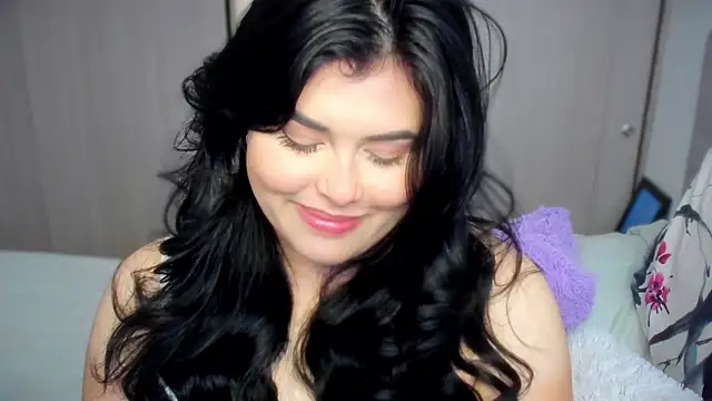 Alyaa s online show from January 12, 6:36 pm