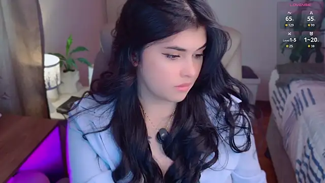 Alyaa s online show from April 25, 7:22 pm