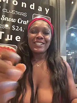 Snapshot of TilaTotti chatting on March 7, 1:31 am TilaTotti online show from March 7, 1:31 am