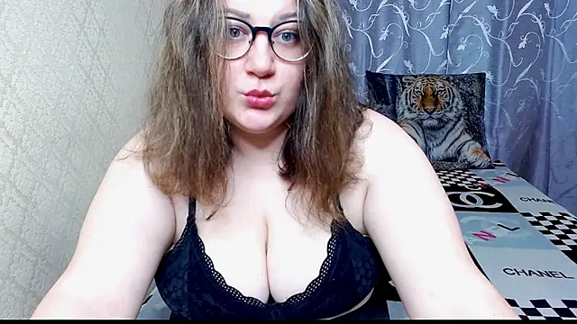 Snapshot of Sindy_Jeniceee chatting on June 3, 4:01 pm Sindy Jeniceee online show from June 3, 4:01 pm
