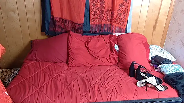 Leesdesires online show from April 14, 10:31 am