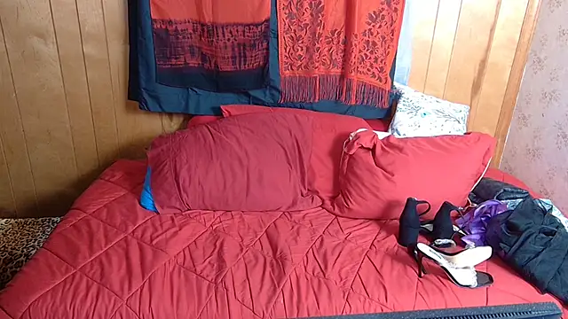 Leesdesires online show from April 23, 10:55 am