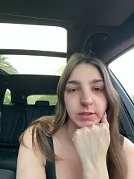 DoriDeluxe66 online show from February 13, 4:29 pm