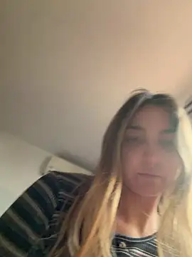 DoriDeluxe66 online show from March 2, 4:25 pm