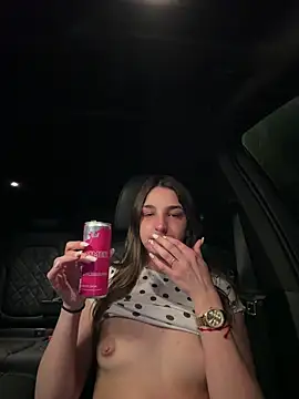 DoriDeluxe66 online show from February 6, 9:55 pm