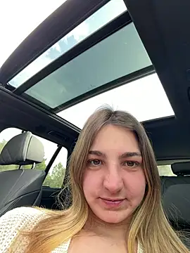 DoriDeluxe66 online show from February 28, 10:48 am