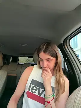 DoriDeluxe66 online show from May 10, 6:43 pm