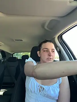 DoriDeluxe66 online show from April 15, 1:04 pm