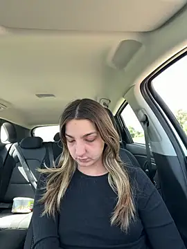 DoriDeluxe66 online show from April 10, 10:00 am