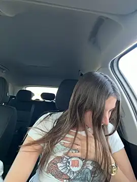 DoriDeluxe66 online show from November 26, 1:44 pm