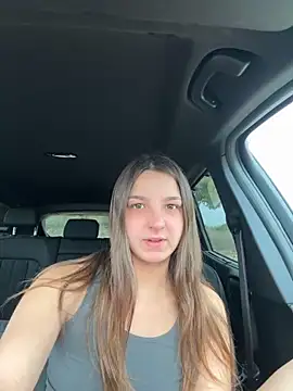 DoriDeluxe66 online show from October 5, 8:05 am