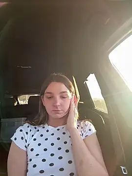 DoriDeluxe66 online show from September 18, 6:27 am