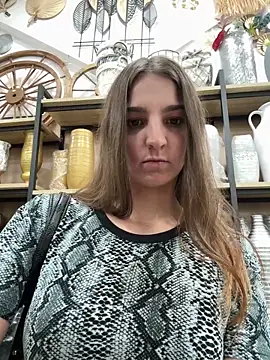 DoriDeluxe66 online show from November 5, 9:56 am