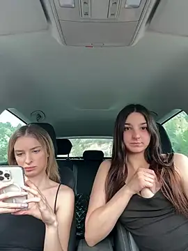 DoriDeluxe66 online show from March 21, 3:57 pm