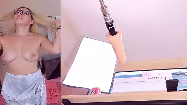 Lizzy Lace online show from March 21, 7:00 am